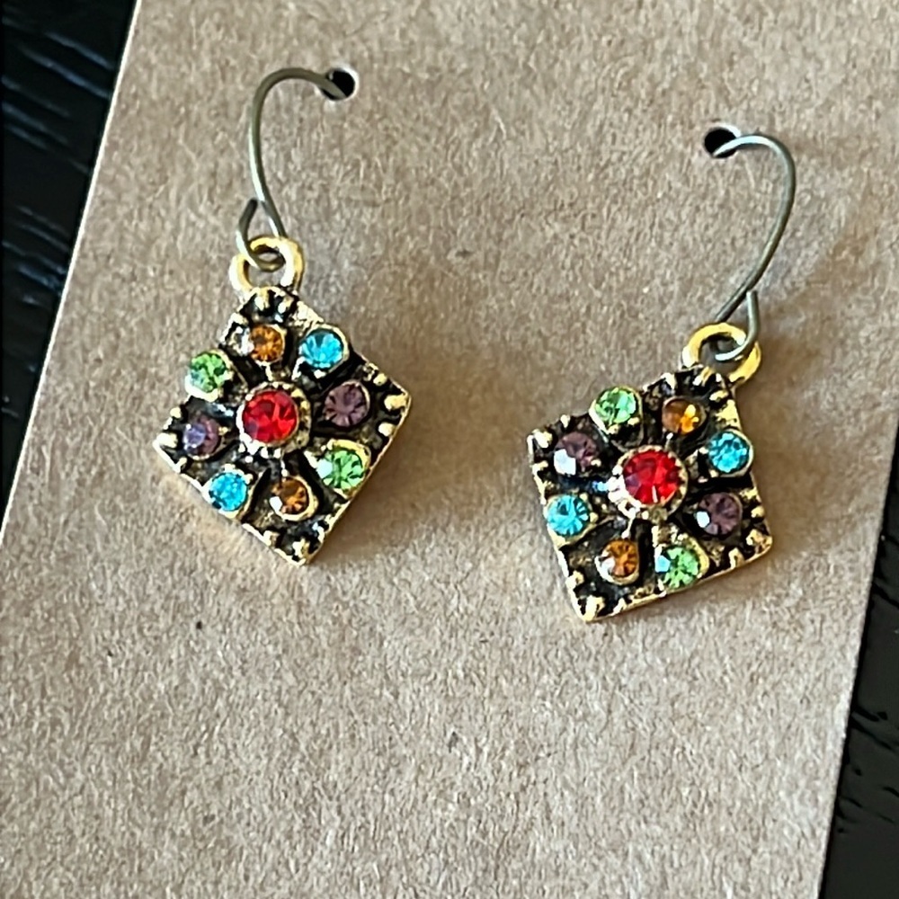 Dainty rhinestone earrings-NWT